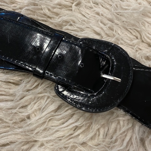 Elastic pleather black belt - Picture 2 of 5